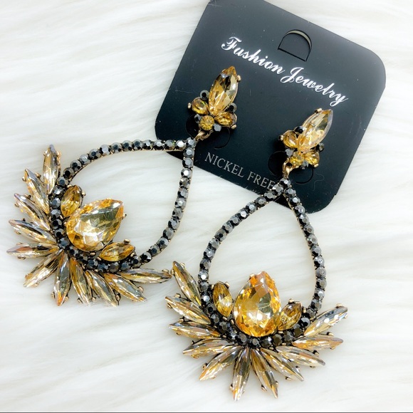 Jewelry - Fashion statement dangle earrings